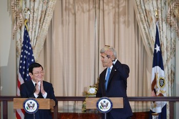 Chủ tịch nước Trương Tấn Sang và Ngoại trưởng Mỹ John Kerry.